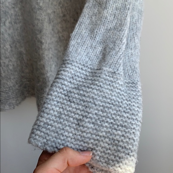 🌸 Nanette Lepore Classic Sweater - Picture 2 of 6